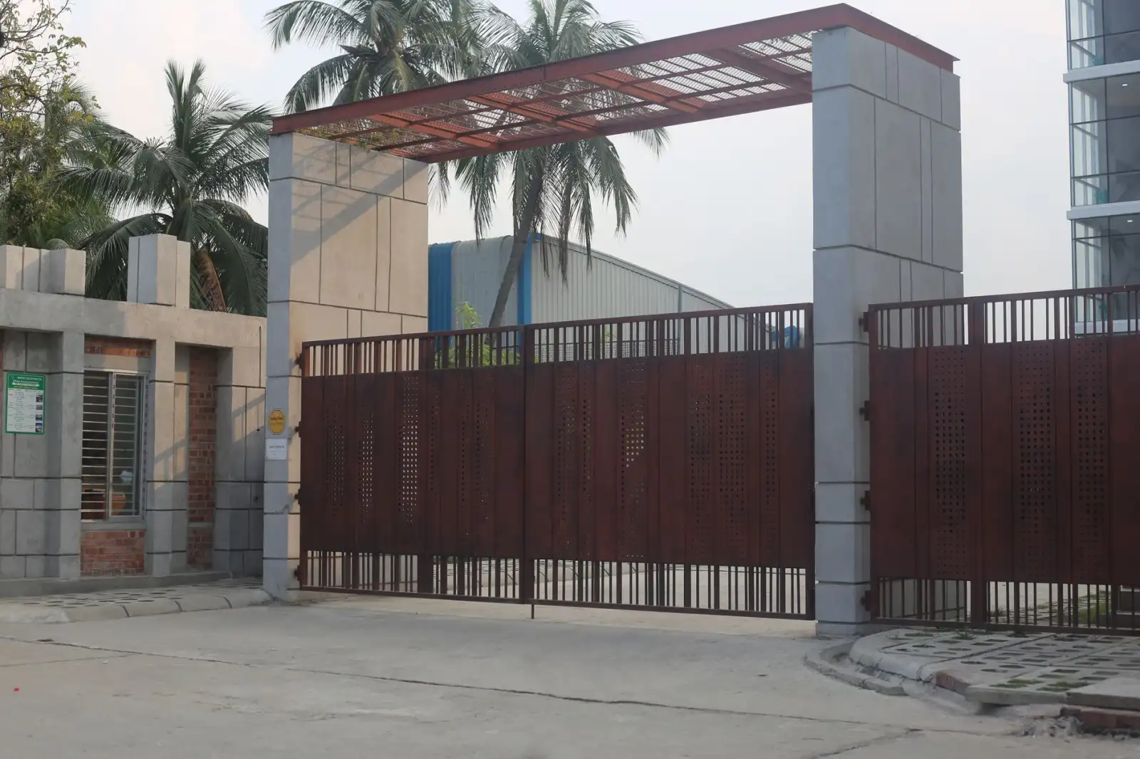 建筑照明箱安装规范详解:从钣金加工到回路布线的质量控制